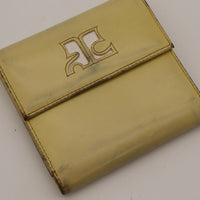 Detail logo Courrèges et rabat cuir kaki portefeuille vintage — AMANA Vintage