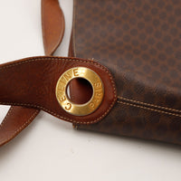 Détail anneau Celine Paris doré et cuir bandoulière vintage — AMANA Vintage