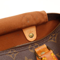 Détail intérieur Louis Vuitton Speedy 25 languette cuir rivet — AMANA Vintage