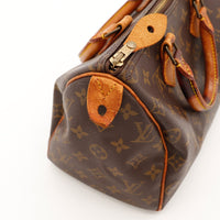 Détail coins inférieurs Louis Vuitton Speedy 25 frottements légers — AMANA Vintage
