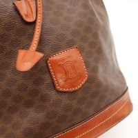 Détail patch cuir Céline Paris Macadam sur la toile — AMANA Vintage