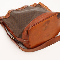 Vue fond sac seau Céline Macadam taches cuir cognac — AMANA Vintage
