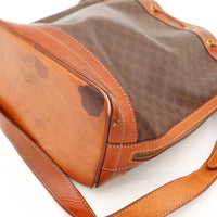 Vue fond angle sac seau Céline Macadam coins frottés — AMANA Vintage