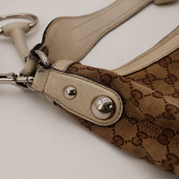 Detail attache cuir ivoire et rivets Gucci Hobo Horsebit — AMANA Vintage
