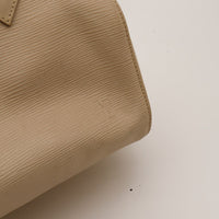 Détail coin et monogramme cuir Épi Louis Vuitton Speedy 30 ivoire — AMANA Vintage