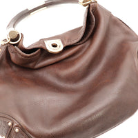 Détail cuir extérieur Gucci Hobo Bamboo marron frottements usage — AMANA Vintage