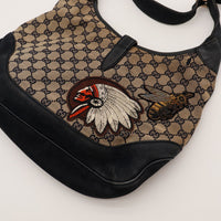 Détail broderies chef amérindien et abeille toile monogrammée Gucci New Jackie — AMANA Vintage