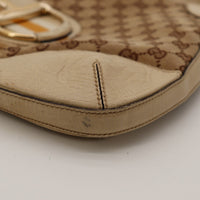 Detail coin inferieur Gucci Hobo Horsebit usure cuir ivoire — AMANA Vintage