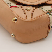 Détail coin inférieur gauche Gucci Tote Bag Bella Bambou usure cuir naturel — AMANA Vintage