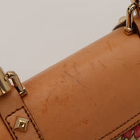 Détail rabat cuir Gucci Tote Bag Bella Bambou griffures traces d'usure — AMANA Vintage