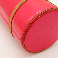 Détail extrémité opposée Louis Vuitton Bedford Vernis rouge — AMANA Vintage