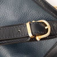 Détail usure et craquelures sur la bandoulière sac Céline vintage — AMANA Vintage