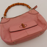 Détail anse bambou et fermeture Gucci Hobo rose — AMANA Vintage