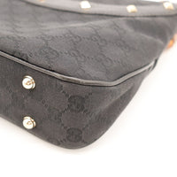 Détail coin inférieur droit Hobo Bambou Gucci cuir noir pieds argentés — AMANA Vintage