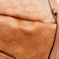 Détail intérieur fond doublure Gucci Hobo rose occasion — AMANA Vintage