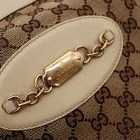 Detail plaque Gucci dore chaine horsebit gros plan — AMANA Vintage