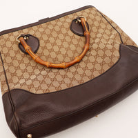 Détail anses bambou naturel et tab en cuir Tote Bag Bambou Gucci — AMANA Vintage