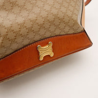 Detail fermoir triomphe dore Celine Seau Macadam occasion authentique — AMANA Vintage