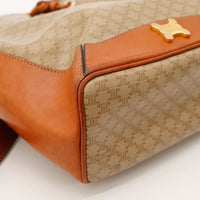 Detail coin inferieur frottements cuir Celine Seau Macadam occasion — AMANA Vintage