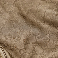 Gucci Indy Hobo détail macro cuir craquelé taches brunes — AMANA Vintage