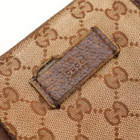Detail languette cuir Gucci très abîmée surface effritée — AMANA Vintage