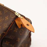 Detail coin inferieur Louis Vuitton Speedy 40 toile Monogram — AMANA Vintage
