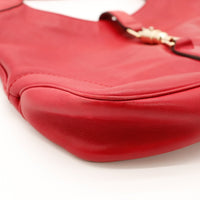 Détail coin inférieur Gucci New Jackie cuir rouge — AMANA Vintage
