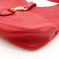 Détail coin inférieur droit Gucci New Jackie cuir rouge — AMANA Vintage