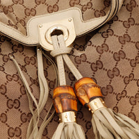 Détail embouts bambou et franges cuir taupe Gucci Indy Hobo — AMANA Vintage