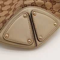 Détail coin inférieur gauche cuir taupe Gucci Indy Hobo — AMANA Vintage