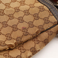 Détail coin inférieur Hobo Web Gucci tache rougeâtre sur toile — AMANA Vintage
