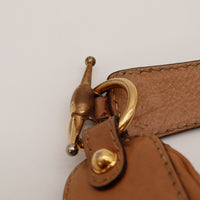 Détail piston doré usé Gucci Indy Hobo fermoir signature — AMANA Vintage