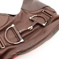 Détail mors Horsebit doré sac Gucci cuir grainé marron occasion authentique — AMANA Vintage