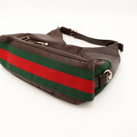 Détail attache anse et argenterie dorée sac Gucci Hobo Horsebit Heritage occasion — AMANA Vintage