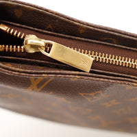 Détail zip extérieur Louis Vuitton Looping MM curseur LV doré — AMANA Vintage