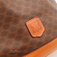 Détail badge Céline Paris en cuir embossé sur toile Macadam — AMANA Vintage