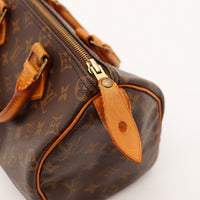Détail tirette zip et languette cadenas Louis Vuitton Speedy 25 vachette — AMANA Vintage