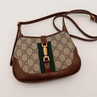 Gucci Jackie 1961 Mini posé à plat détail toile monogrammée et bande Web — AMANA Vintage