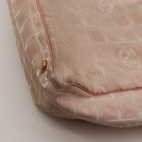 Détail anses cuir Chanel New Travel Line usure craquelures — AMANA Vintage
