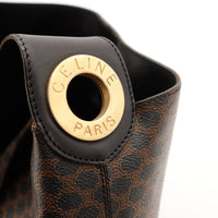 Détail anneau doré gravé Celine Paris Hobo Macadam — AMANA Vintage