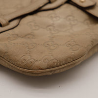 Détail cuir Guccissima Gucci Hobo Horsebit coin assombri — AMANA Vintage